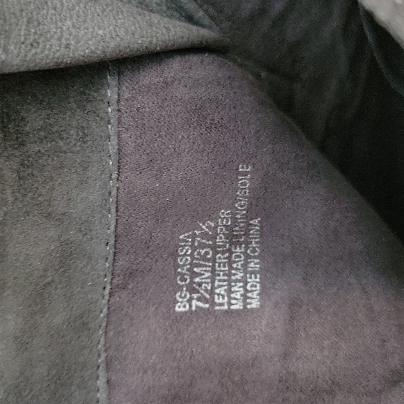 BCBG Suede Heels Stilletos - Picture 3 of 3